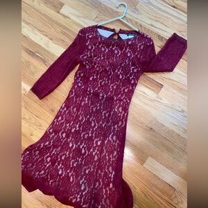 Venus Lace Cocktail Dress. Women’s Size 4. Maroon w/Nude Lining. Holiday Dress